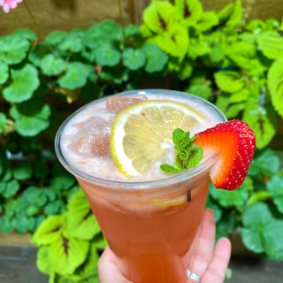 Fresh Strawberry Lemonade
